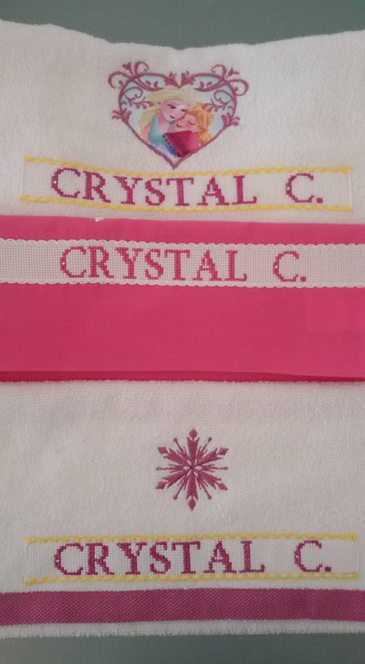 Asciugamano ricamato con nome Crystal autrice Fan Facebook Pevarello Anna (2)