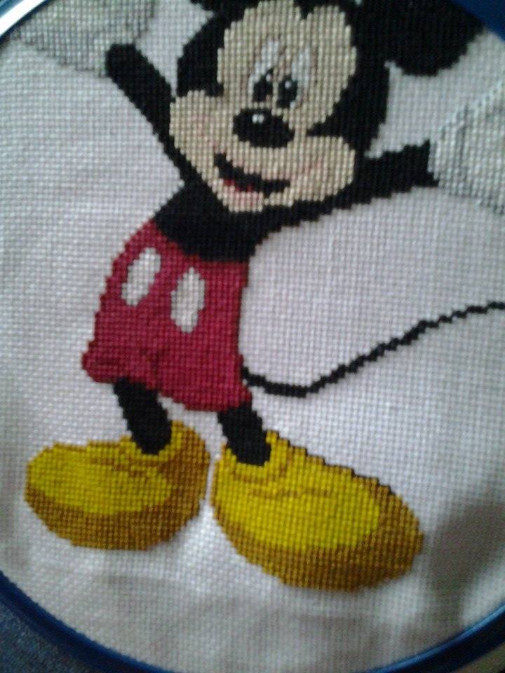 Disney Topolino foto lavoro ricamato autrice Fan su Facebook Gwen Jackson (1)