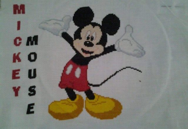 Disney Topolino foto lavoro ricamato autrice Fan su Facebook Gwen Jackson (2)