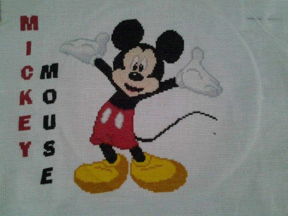 Disney Topolino foto lavoro ricamato autrice Fan su Facebook Gwen Jackson (2)