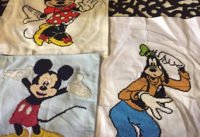 Foto lavoro punto croce Disney Minnie Topolino e Pippo Fan su facebook Sonya Sipthorp