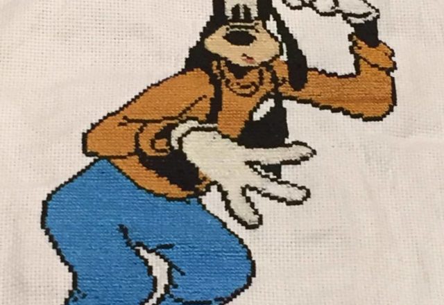 Foto lavoro punto croce Disney Pippo Fan su facebook Sonya Sipthorp