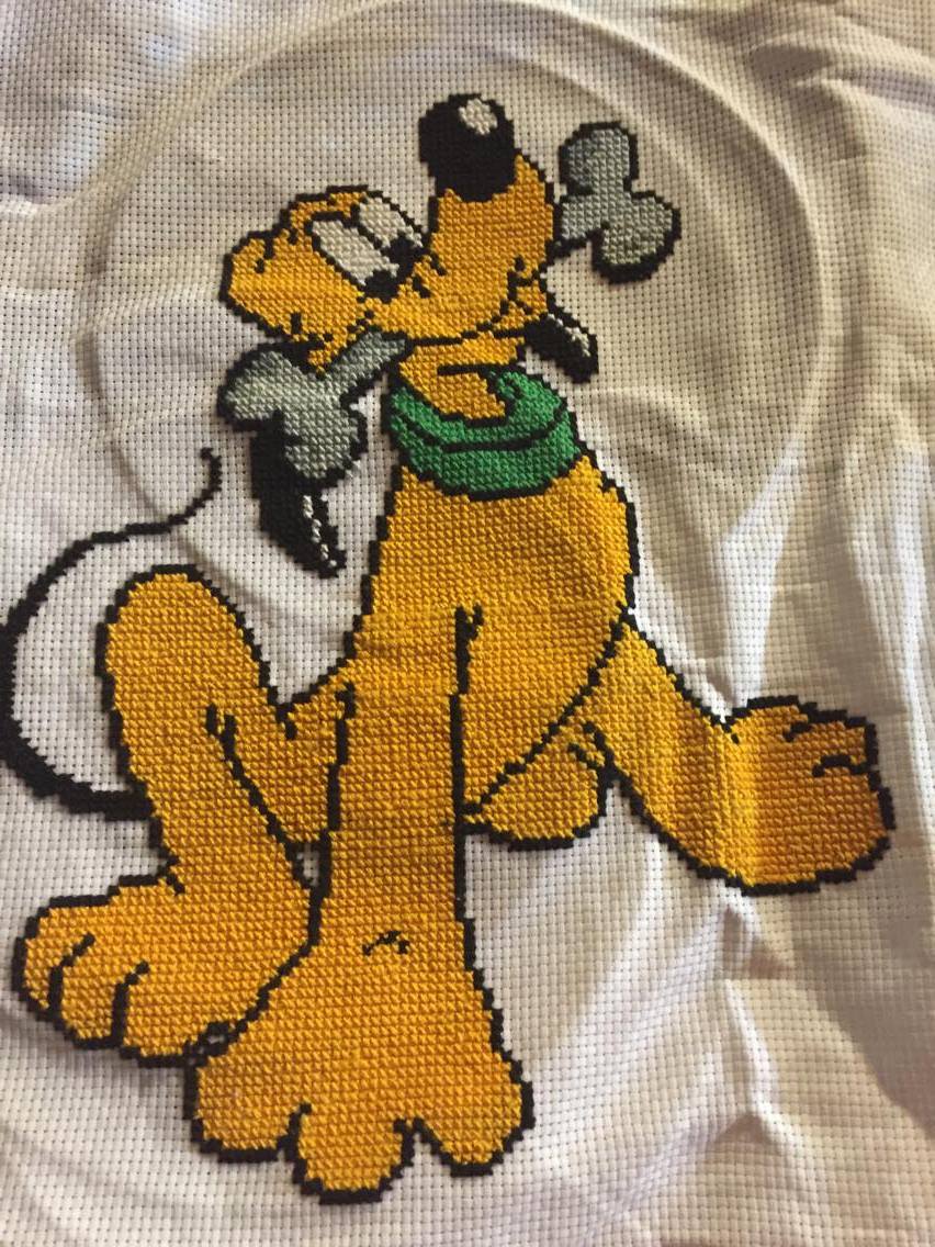 Foto lavoro punto croce Disney Pluto Fan su facebook Sonya Sipthorp