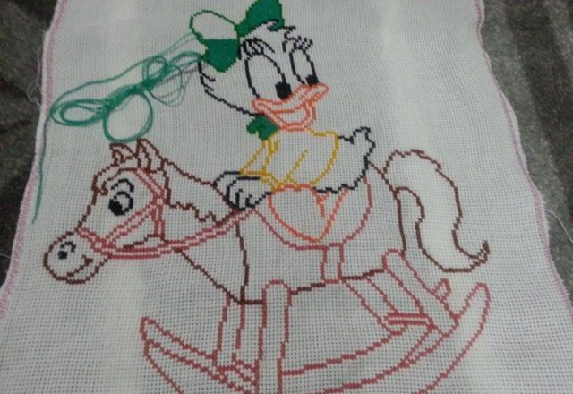 Foto lavoro punto croce completato Disney baby Paperina autrice utente Facebook Vera Vera Valeria (1)
