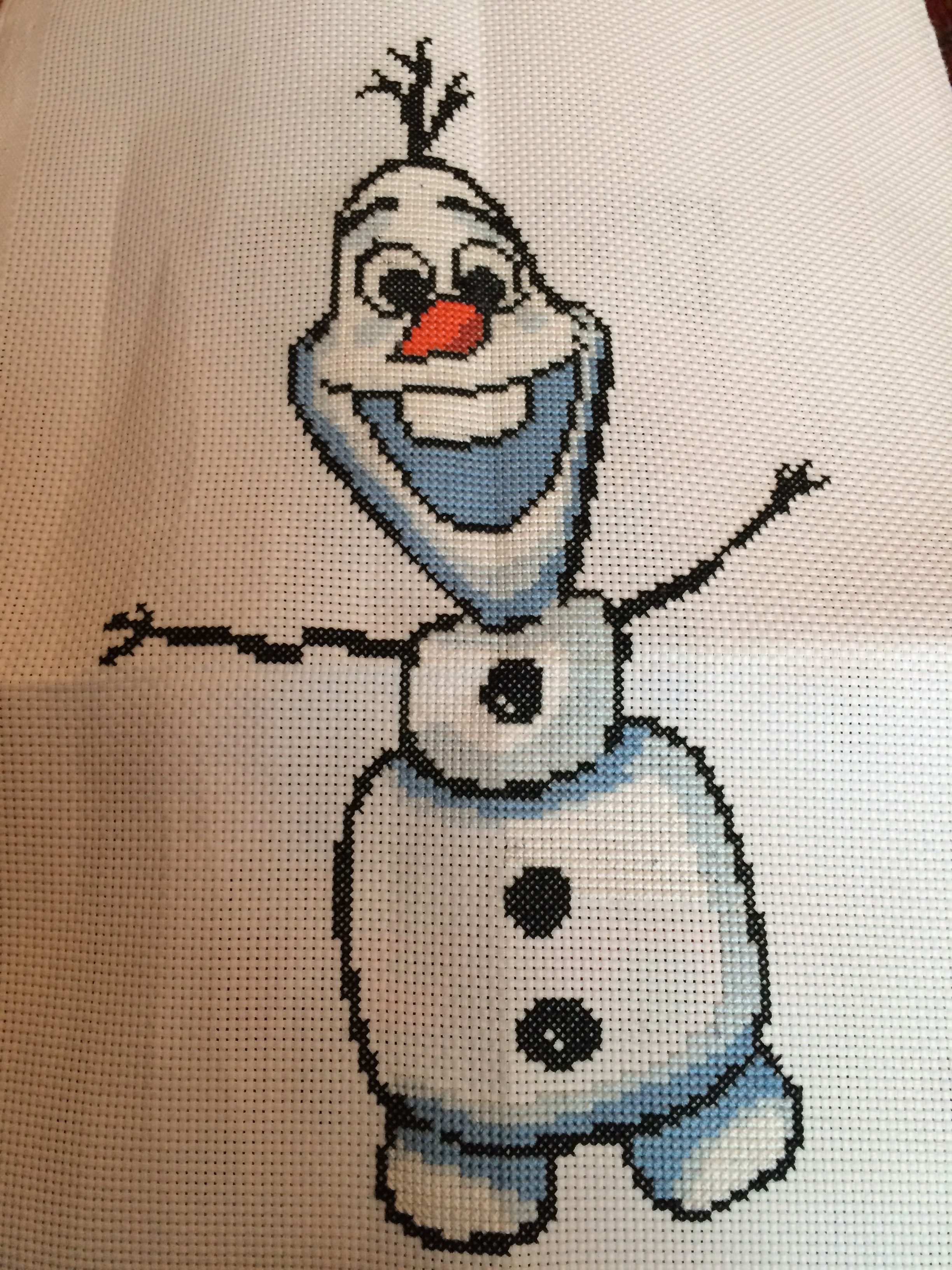 Foto lavoro punto croce terminato Olaf di Frozen autrice Tara Easterbrook