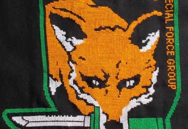 Logo Fox Hound di Metal Gear Solid foto lavoro punto croce Fan su facebook Timea Cseke