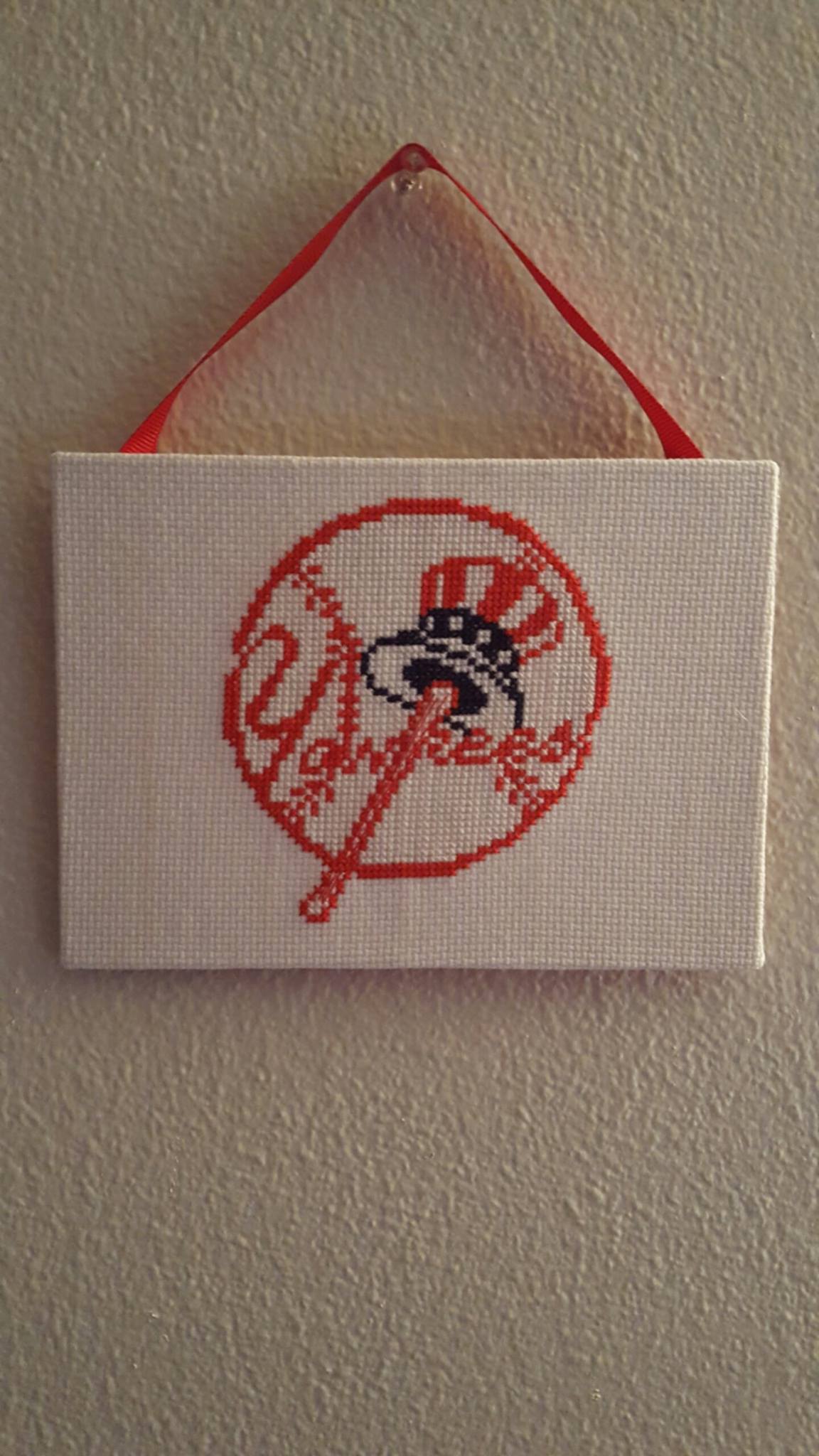 Logo dei New York Yankees lavoro punto croce della Fan su Facebook Melissa Dorah-Denbow
