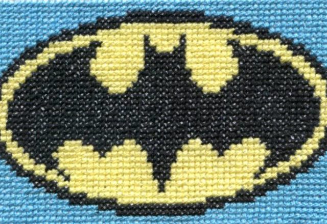 Logo di Batman foto lavoro ricamo punto croce Fan su Facebook Timea Cseke