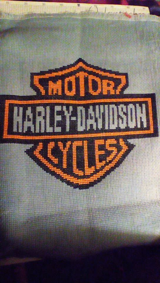 Quadretto Harley Davidson punto a croce foto lavoro autrice Fan su Facebook Debby Pittman (2)