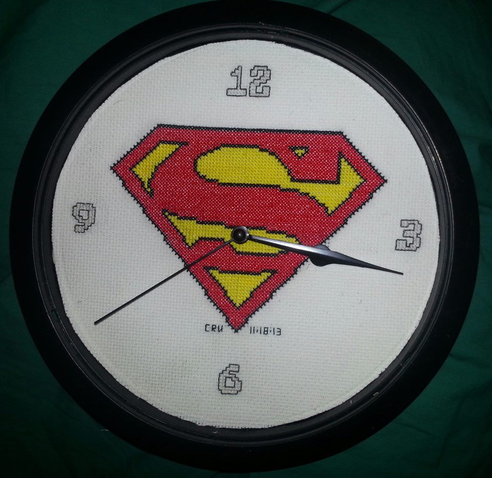 Quadretto e orologio Superman foto lavoro punto croce autrice Fan su Facebook Carrie Renae Uetz (1)