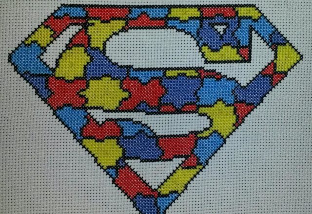Quadretto e orologio Superman foto lavoro punto croce autrice Fan su Facebook Carrie Renae Uetz (3)